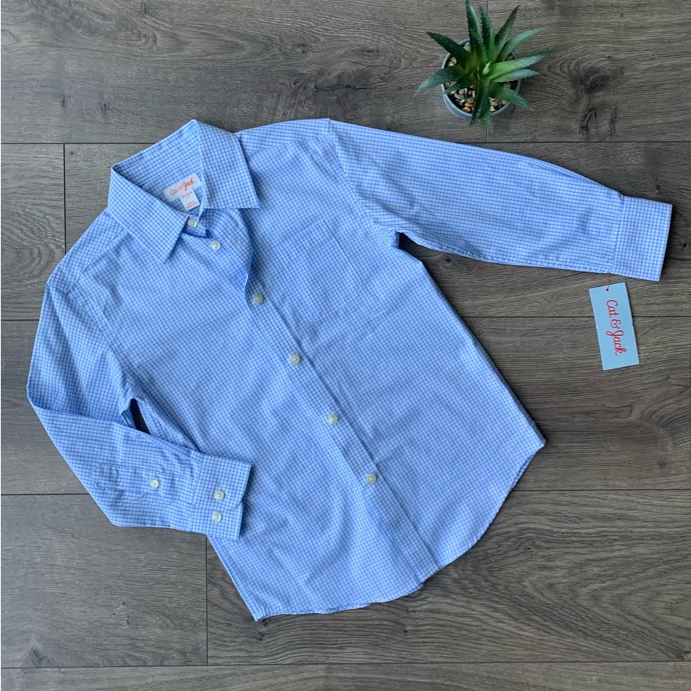 NWT Boys Button Down Dress Shirt (Size 4/5)